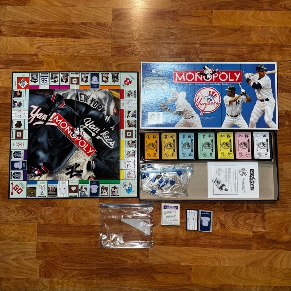 Monopoly New York Yankees Baseball Board Game 2006 Collectors Edition Pre Owned